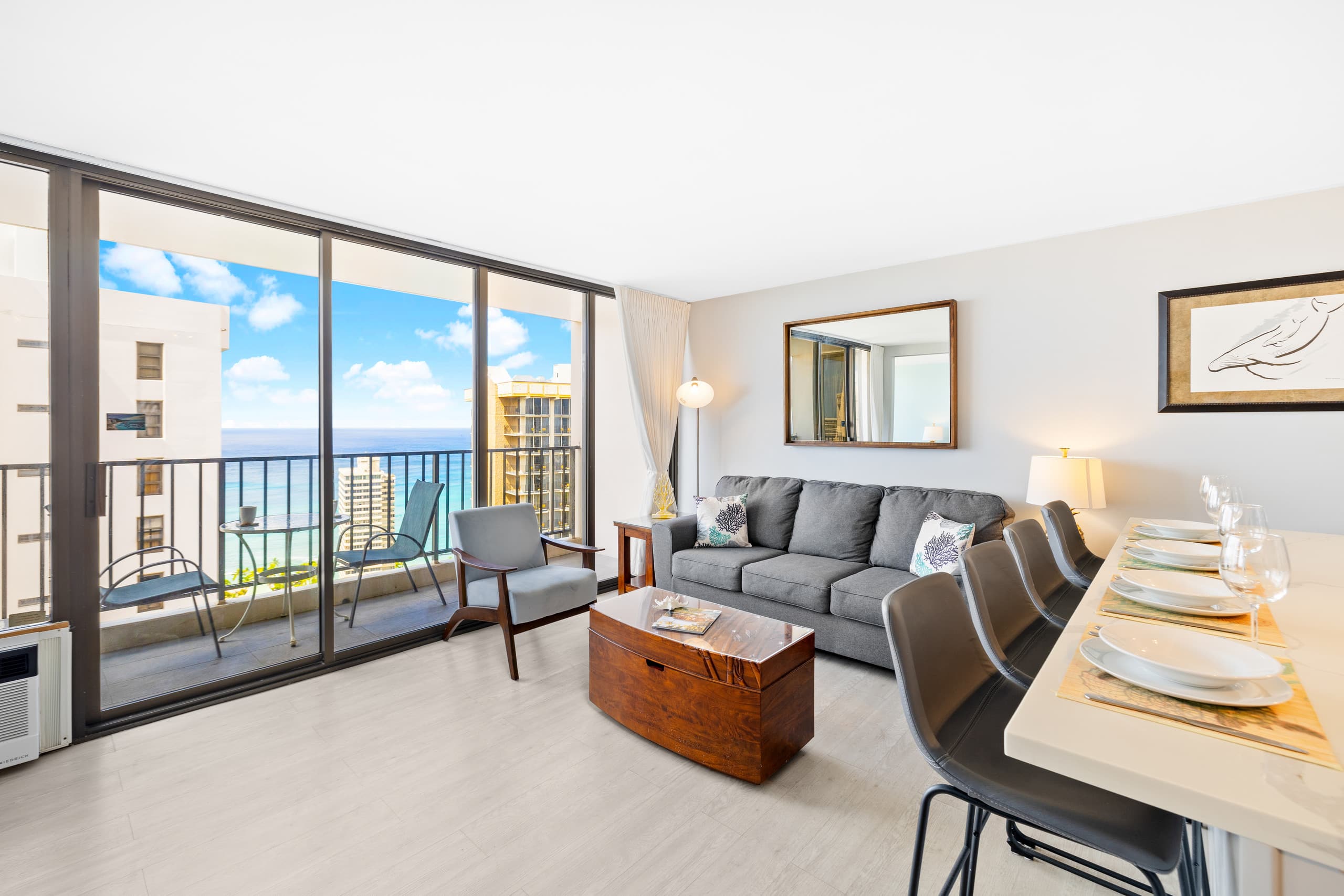 Condo in Honolulu · ★4.91 · 1 bedroom · 2 beds · 1 private bath - Image 2