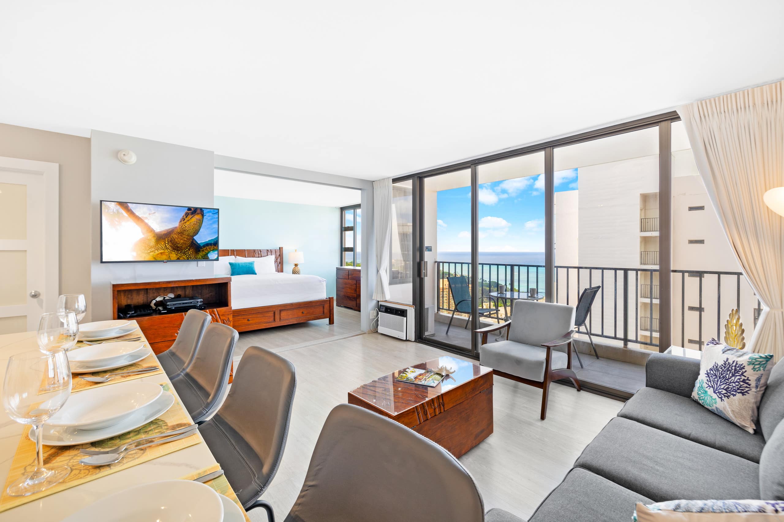 Condo in Honolulu · ★4.91 · 1 bedroom · 2 beds · 1 private bath - Image 15