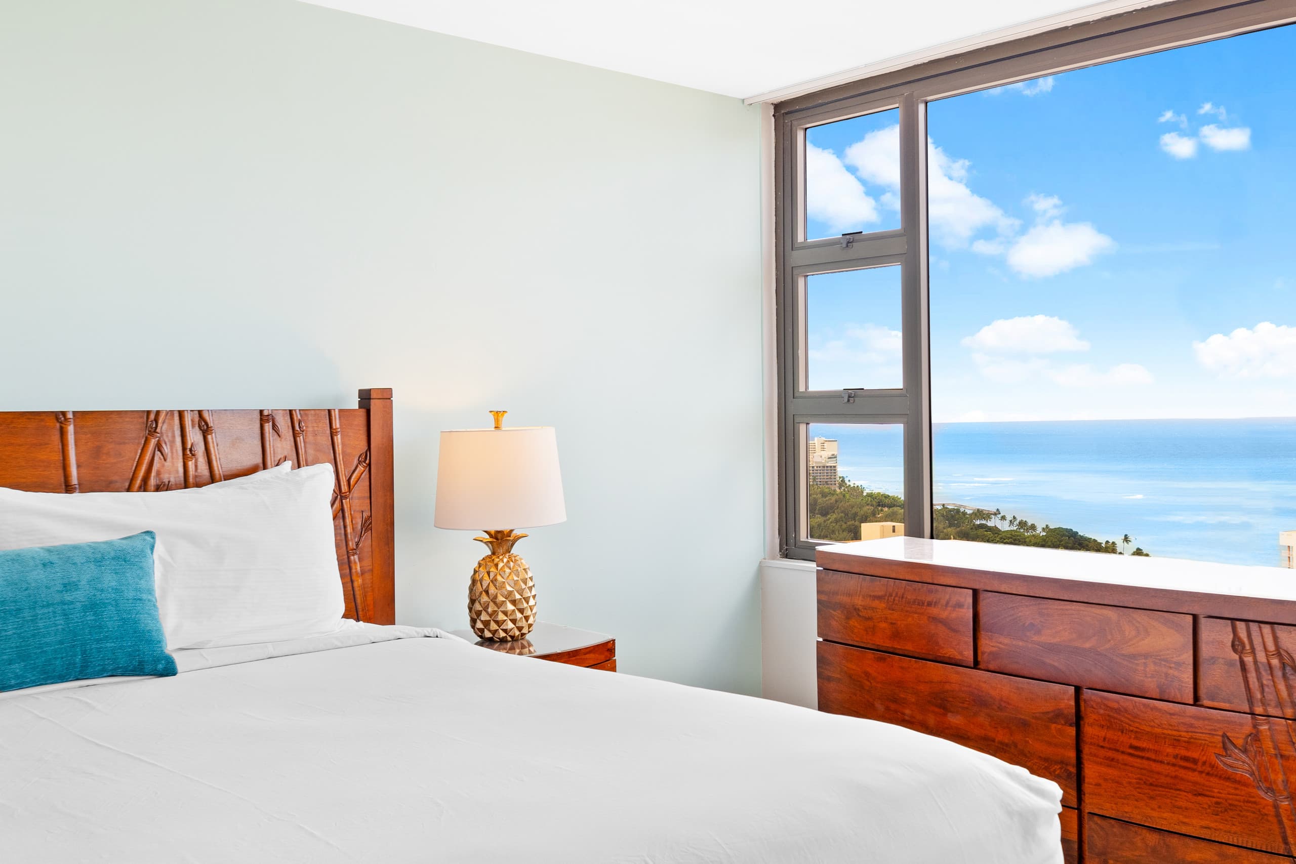 Condo in Honolulu · ★4.91 · 1 bedroom · 2 beds · 1 private bath - Image 20