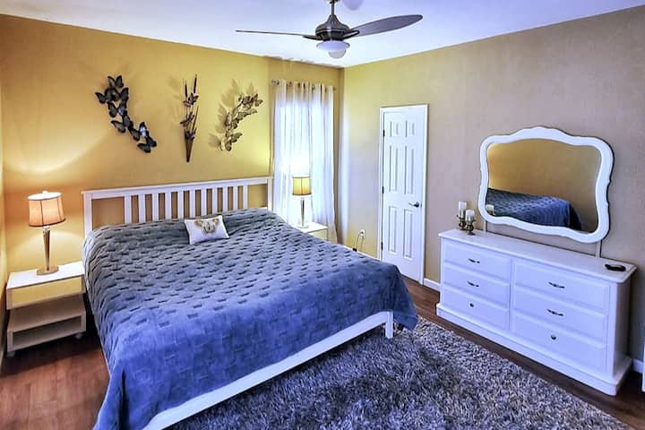 1号卧室加大双人床加1张单人临时折叠床