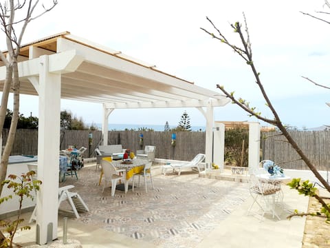 Villa di Eracle terrace overlooking the sea