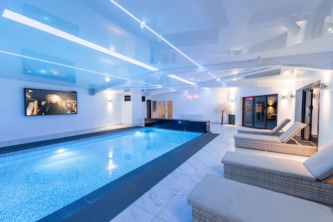 Top Airbnb: Luxury Home with PRIVATE indoor pool in South Ribble