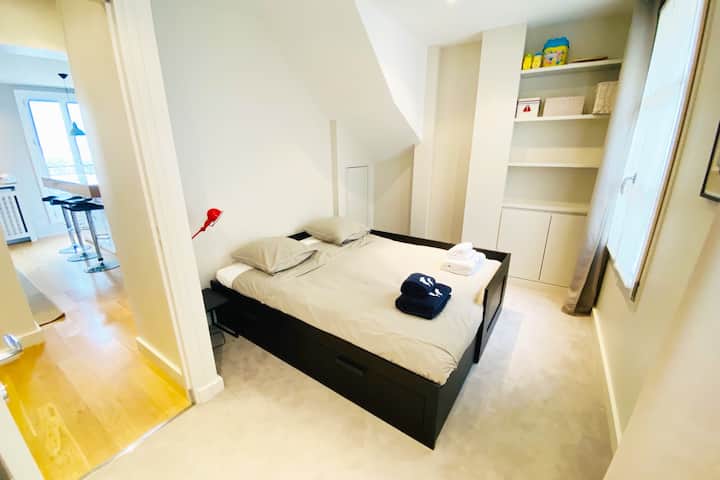 Chumba cha kulala #2 kilicho na kitanda kinachoweza kubadilishwa kwa 1 (80 x 200) au kwa 2 (160 x 200) kulingana na mahitaji ya wageni