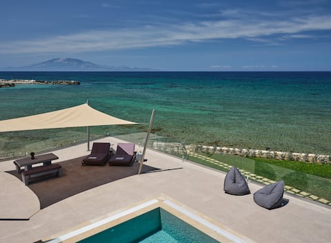 Sea Front LaMer Villa,Luxury Retreat & Heated Pool