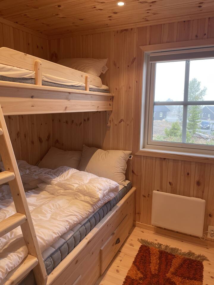 ห้องนอน #3 มีเตียงสองชั้นสำหรับครอบครัว (90 + 120 ซม.)