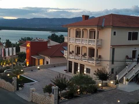 Three-bedrooms apartment just 100 m from the beach