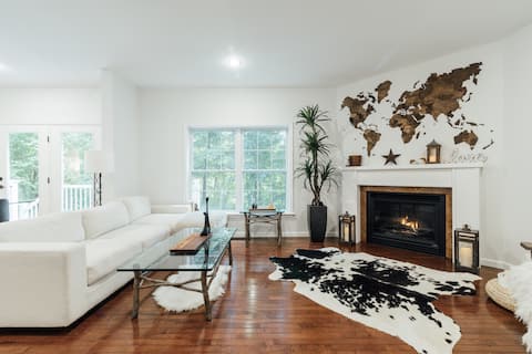 Top Airbnb: Rhinebeck Retreat w/ Lake Views near Omega in Poughkeepsie / Newburgh