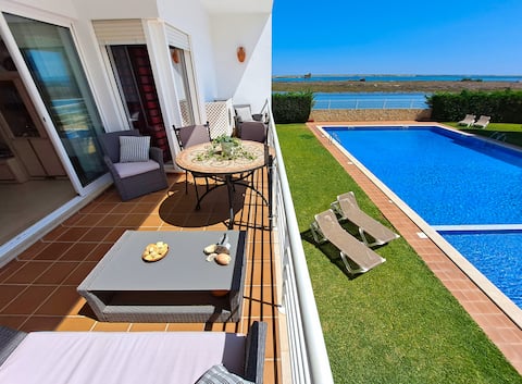 Airbnb em destaque: Ria Formosa Waterfront Apt | Pool + Beach 300m em Fuseta