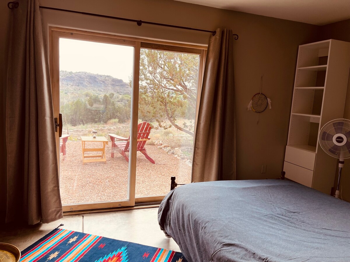 חדר שינה עם נוף לזריחה