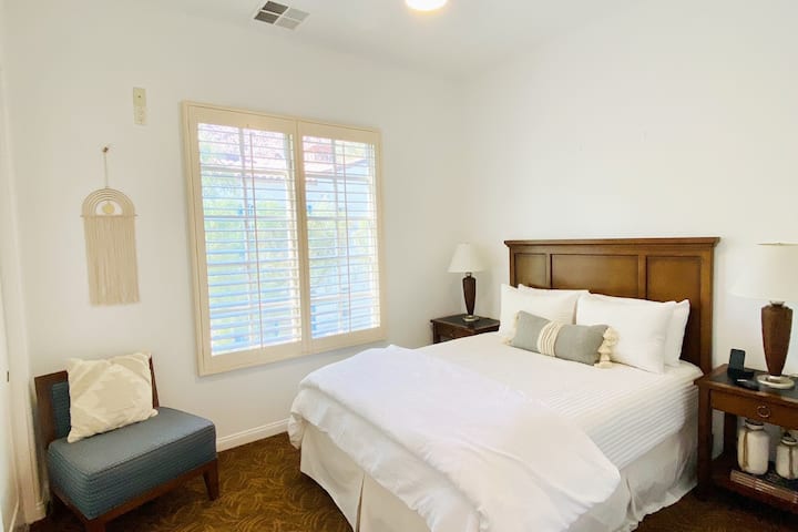 ห้องนอน 2 (Bedroom 2)