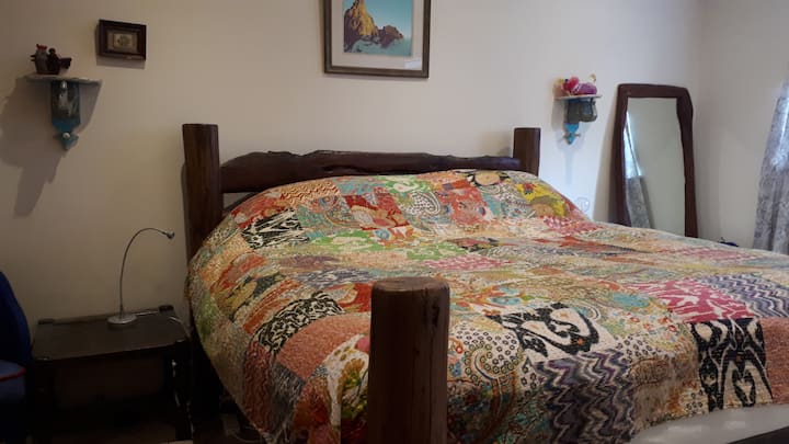 1号卧室，设有套内淋浴间