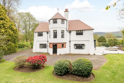 Unique Arts & Crafts Home in Auchterarder