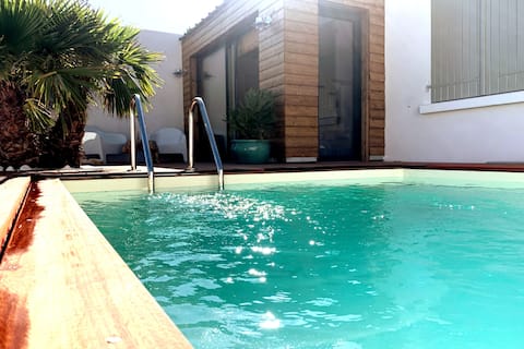 Top Airbnb: 55 m² Charming "Petite Terre" house with private pool in Saint Jean De Monts