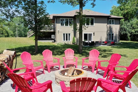 Spacious Large Retreat, w/ Hot Tub, Near Wineries