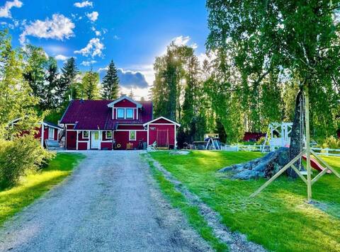Private cabin with 2 to 8 beds by the lake