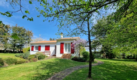 Peaceful villa, 6 people + 1 child, huge garden