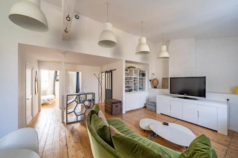 Exclusive apartment in atypical house
