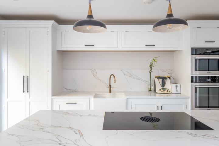 Spacious 5-bedroom house with private garden gallery image 4