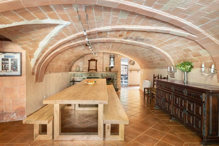 Can Navata – Masia Rural (21 Personas + 2 Extra)