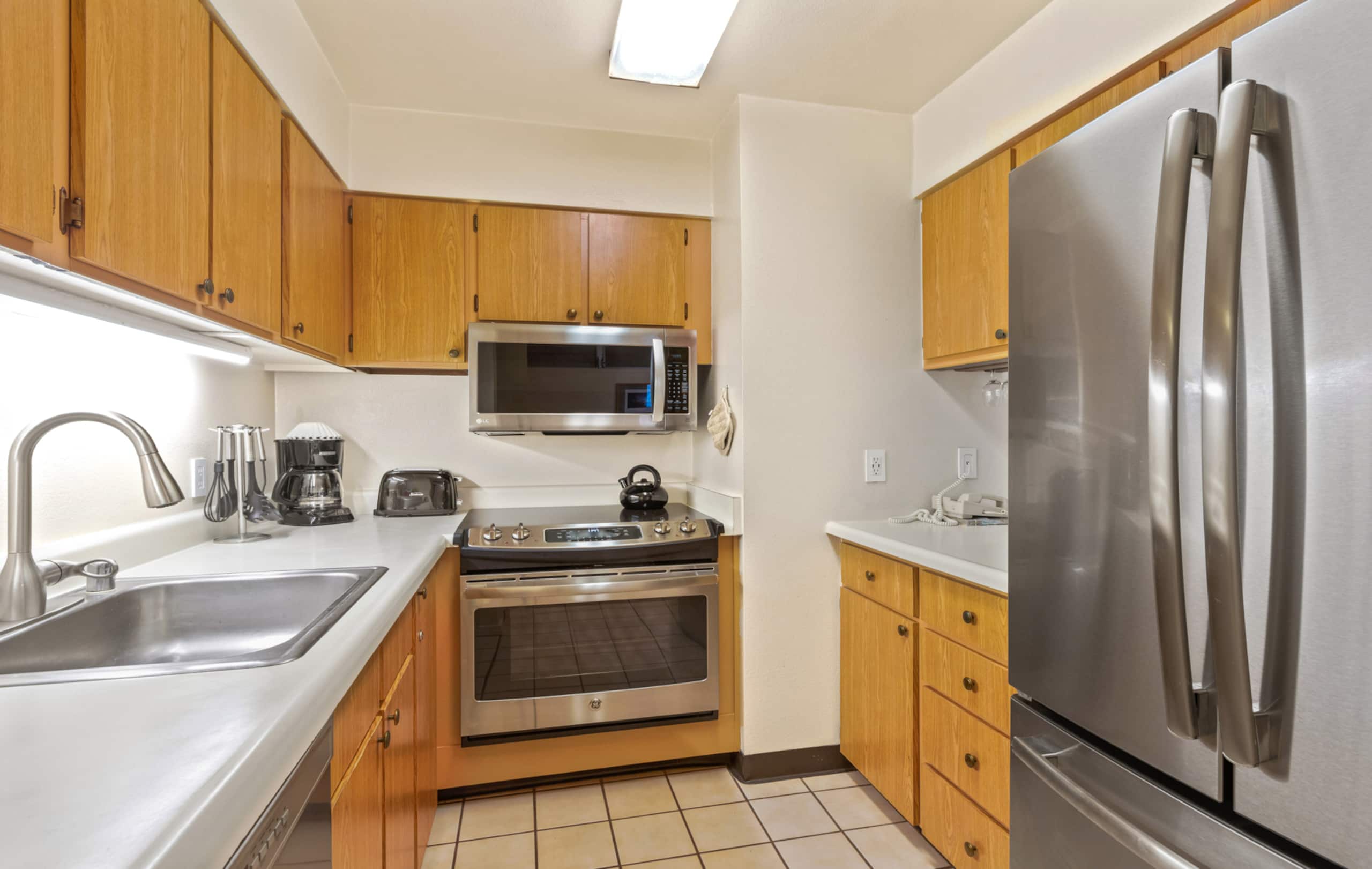 Condo in Lahaina · ★4.83 · 1 bedroom · 2 beds · 1 bath - Image 4
