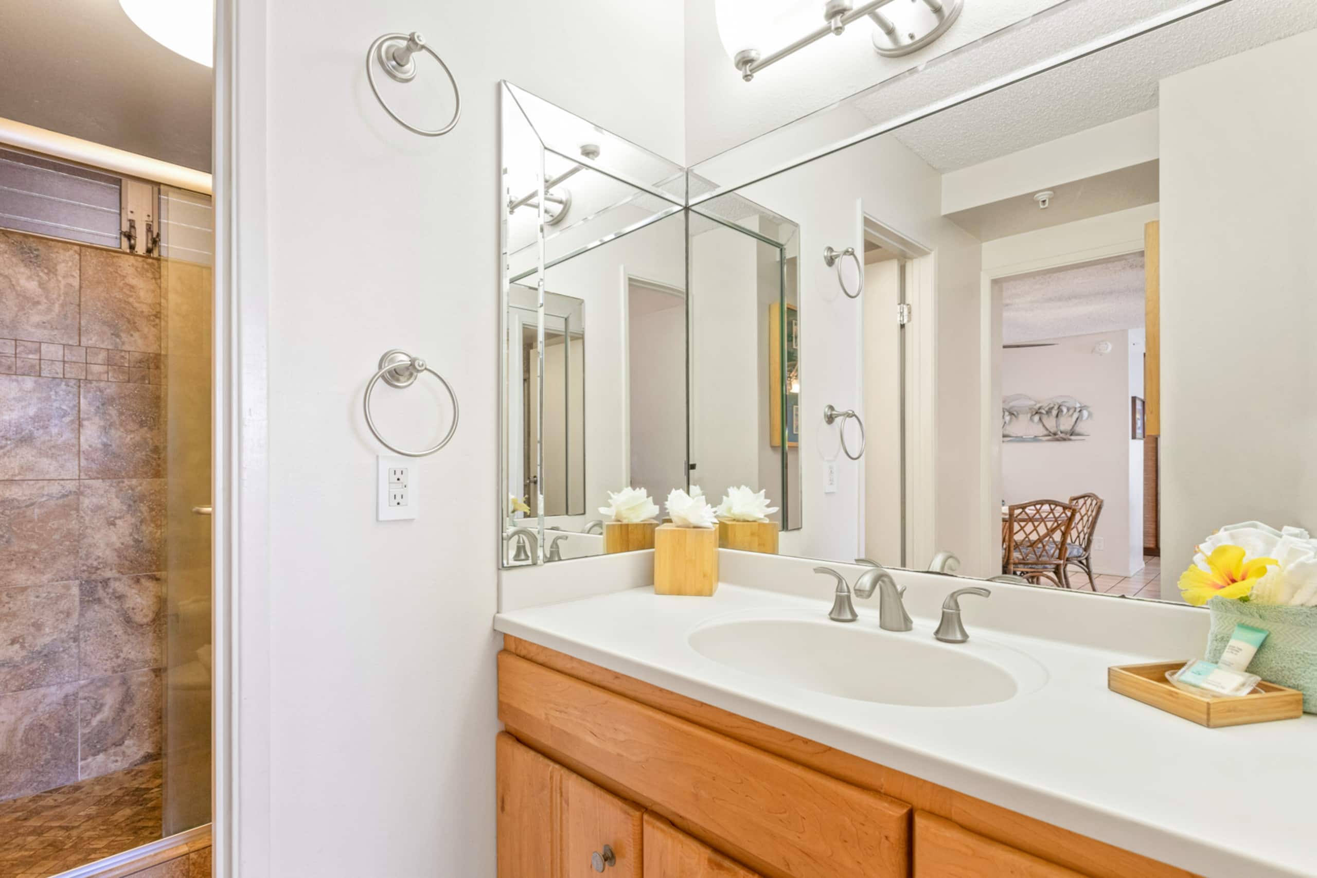 Condo in Lahaina · ★4.83 · 1 bedroom · 2 beds · 1 bath - Image 14