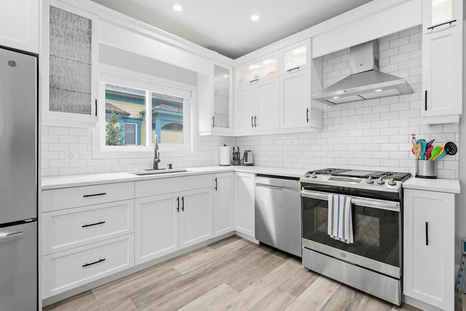 Newly Renovated Suite In James Bay photo 5