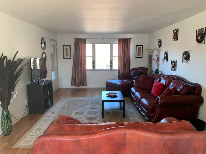 Laundry Included - 2br Stylishly Chic Apt - Cincinnati, OH