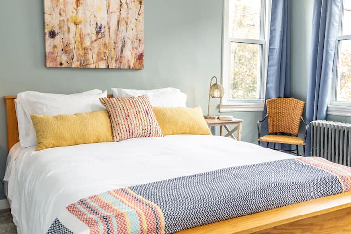 If you score the room at the end of the second floor hall, you can look out onto Pittsburgh’s most artistic alley, Sampsonia Way, or just chill on this comfy queen-sized bed. 