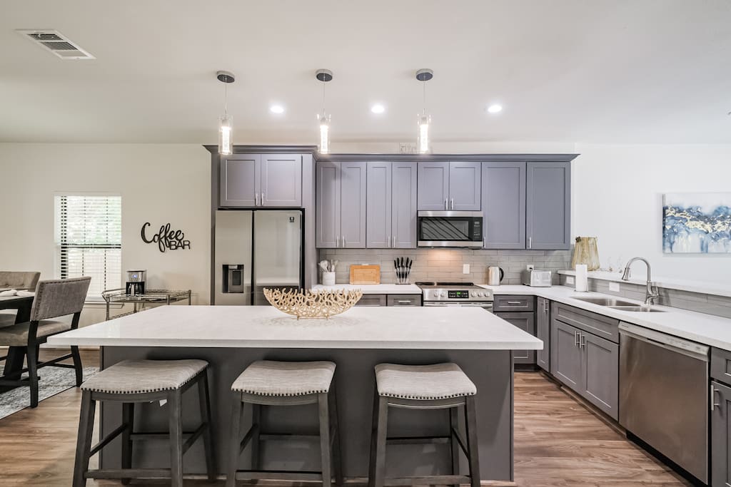 Airbnb MEDICAL CENTER RETREAT★SLEEPS 8★3 BR★FREE PARKING