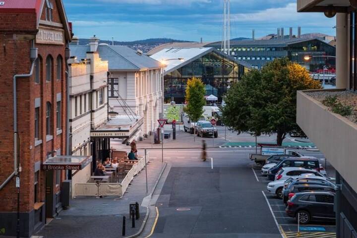 Luxury Waterfront Apartment – Hobart gallery image 2