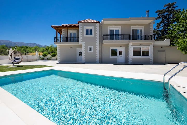 MM Villa, 3 BD, 2 BA, private pool, charming!