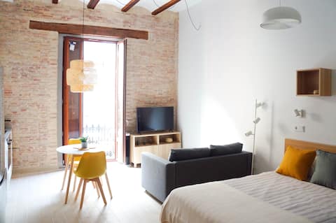 Top Airbnb: Central Market Loft-2 (Mid-Term stay) en Ciutat Vella