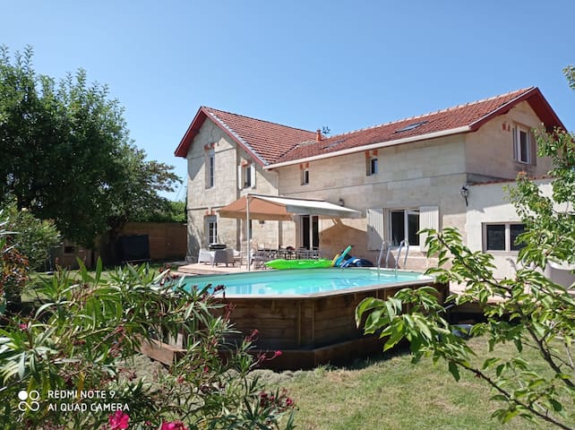 Villa familiale avec piscine à Bordeaux Arena