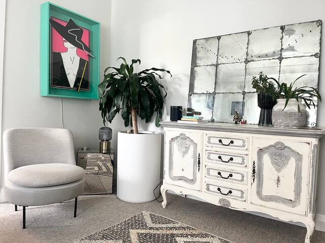 UNIQUE AFFORDABLE LUXURY – CLOSE TO CITY & BONDI! gallery image 4