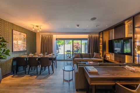D. Luxury 3-Bed Ensuite House, w/terrace, AC & EV