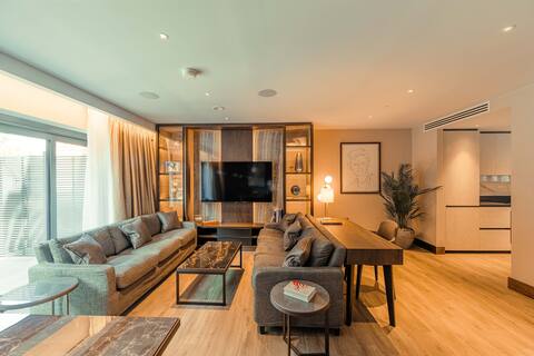 B. Luxury 3-Bed Ensuite House, w/terrace, AC & EV