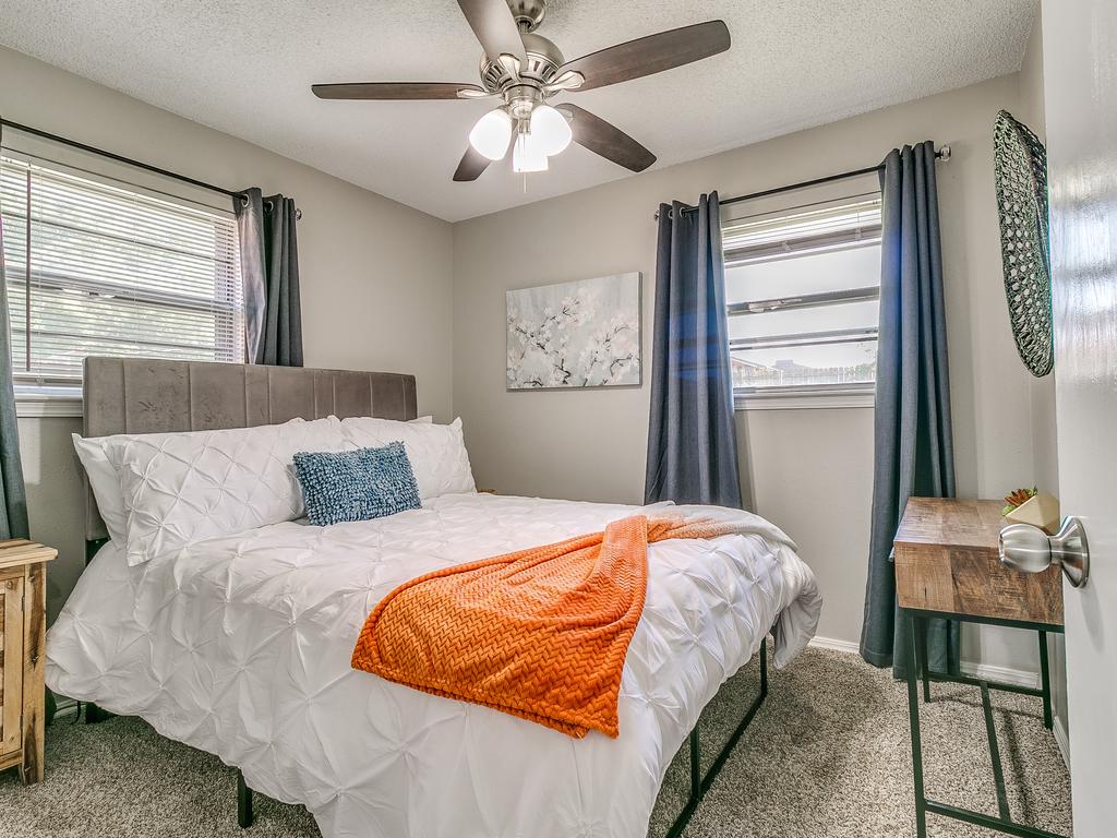 سرير ملكة لغرفة النوم