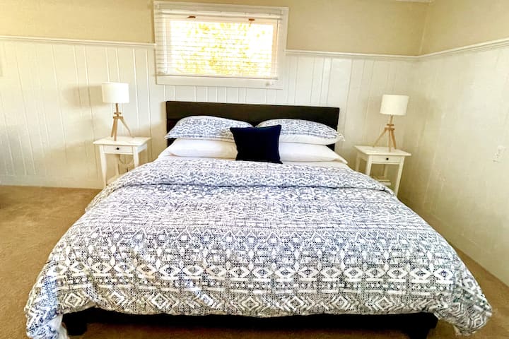 Dormitorio principal con baño contiguo