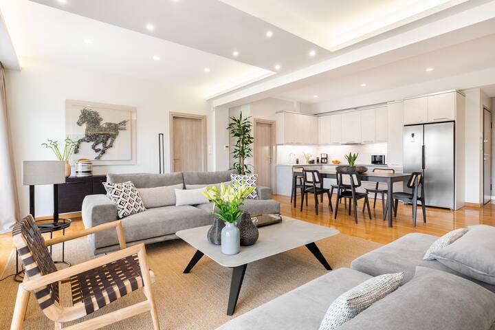 Grand, 3-BDR APT with Majestic Acropolis View gallery image 3