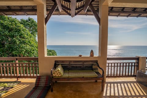 SEA VIEW VILLA FOR 6 - Amazing location!