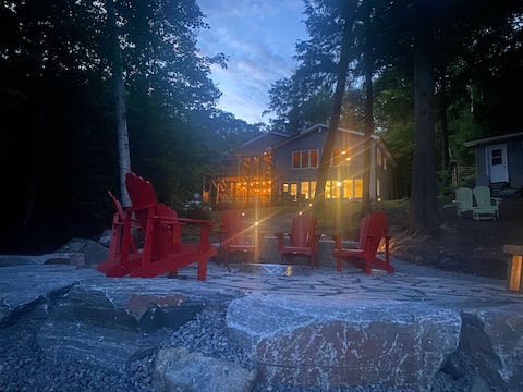 Private Lakefront Cottage on Deer Lake