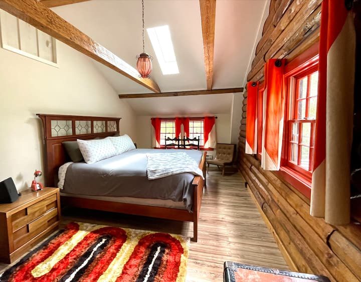 King Bedroom upstairs