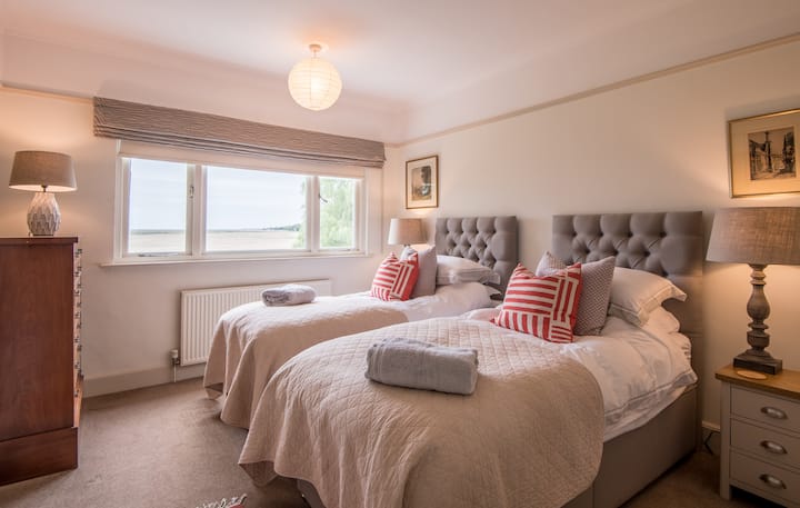 Spavaća soba 3 Twin 3/4 ili povezani super-kralj. Pogled na vrt i močvaru