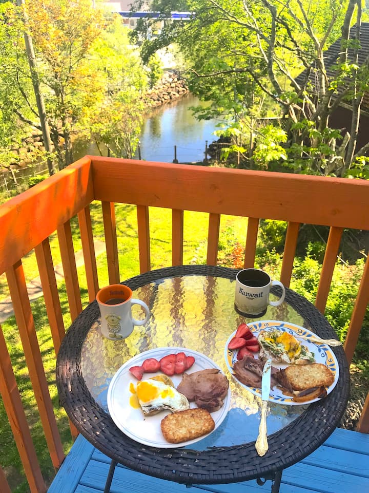 Mahone Bay Oasis Rare 2 Bed/2 Bath in Town Center Apartments for Rent in Mahone Bay, Nova