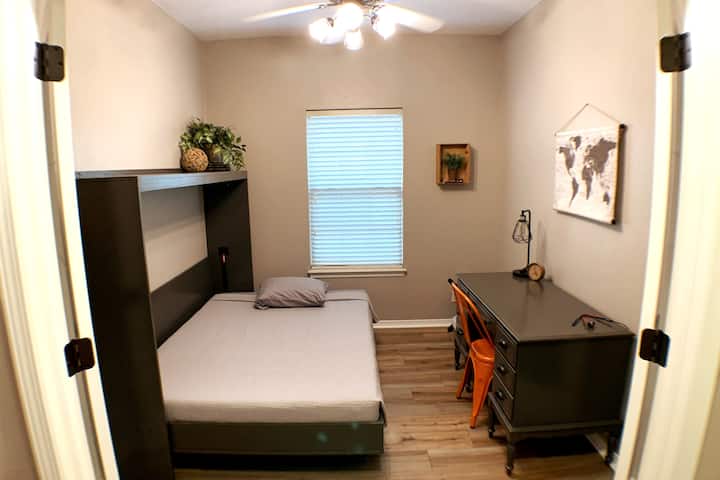 Ოფისი/მე-3 საძინებელი