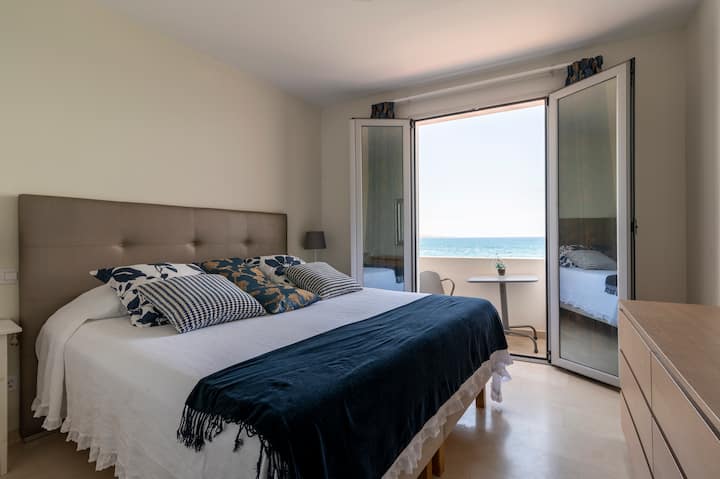 חדר שינה ראשי - 1.80 X 2 מיטה עם מרפסת אושן