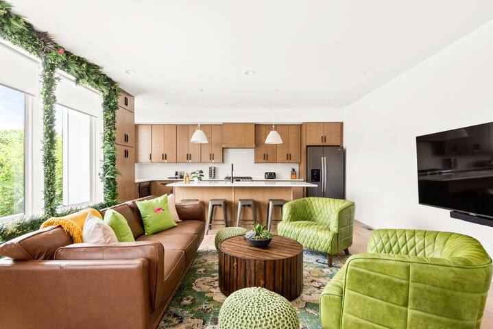 Elegant Design | Majestic City Views | Downtown! gallery image 3