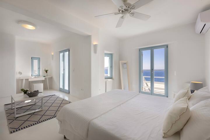 Thea Villas Paros, Villa Turquoise, private pool gallery image 4