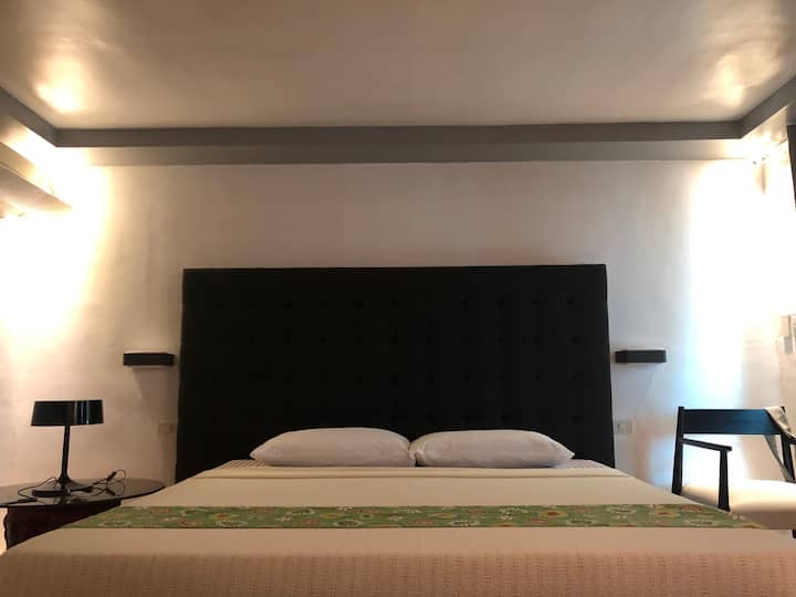 EXECUTIVE ROOM 

One queen-sized bed, one sofa bed, with one comfort room with one set of shower and heater, with jacuzzi, good for 2-3 pax per room