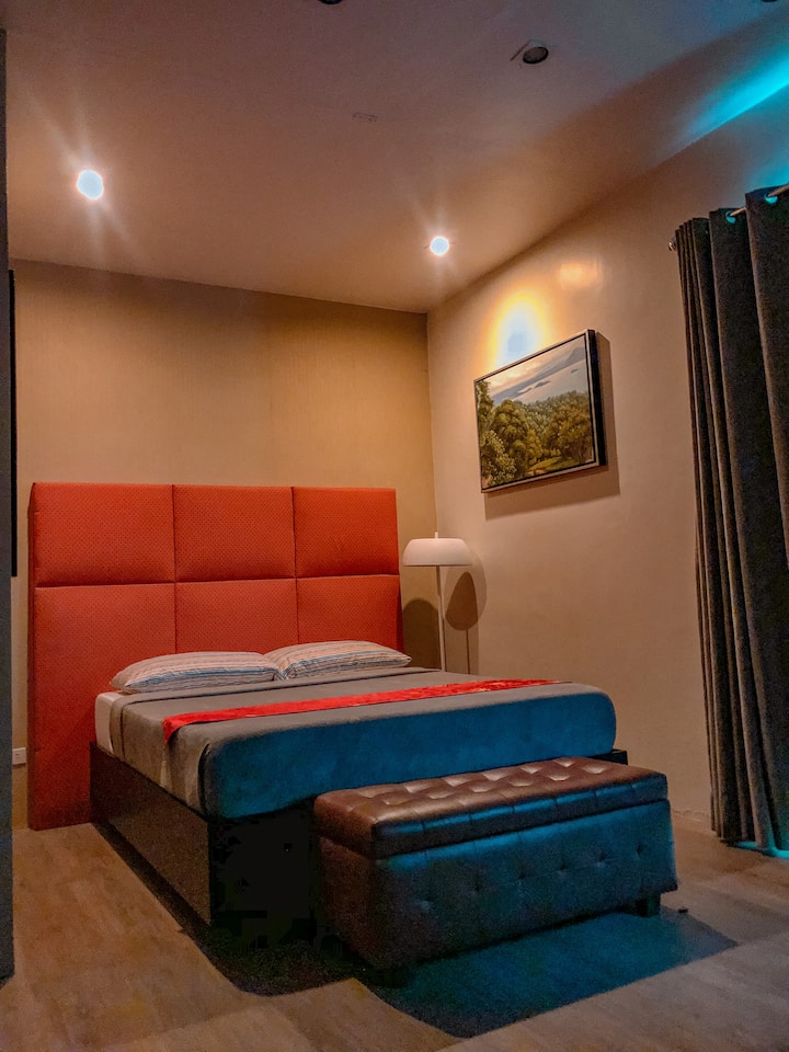 PREMIERE ROOM 

One queen-sized bed, with one comfort room with one set of shower and heater, good for 2 pax per room